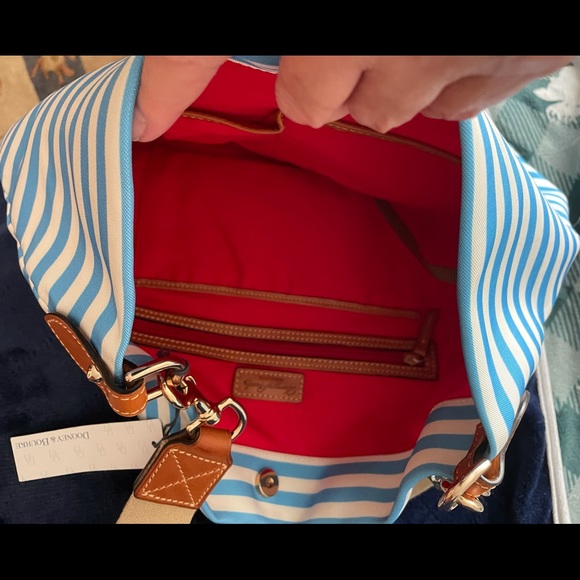 SOLD—Dooney & Bourke XL sullivan nylon shoulder bag - Picture 4 of 6